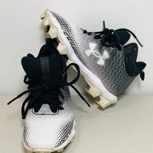 Kids 13K Under Armor Spotlight Franchise Football Cleats Very Good Condition